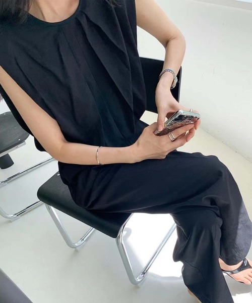 LAFFMO(ラフモ)の「セットアップ タックノースリーブブラウス&イージーパンツ(セットアップ・レディース・ブラック/ベージュ/モカ/グレー・F)」の6枚目の写真