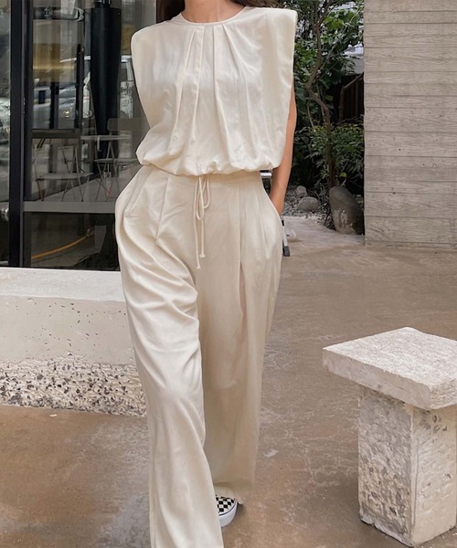 LAFFMO(ラフモ)の「セットアップ タックノースリーブブラウス&イージーパンツ(セットアップ・レディース・ブラック/ベージュ/モカ/グレー・F)」の16枚目の写真