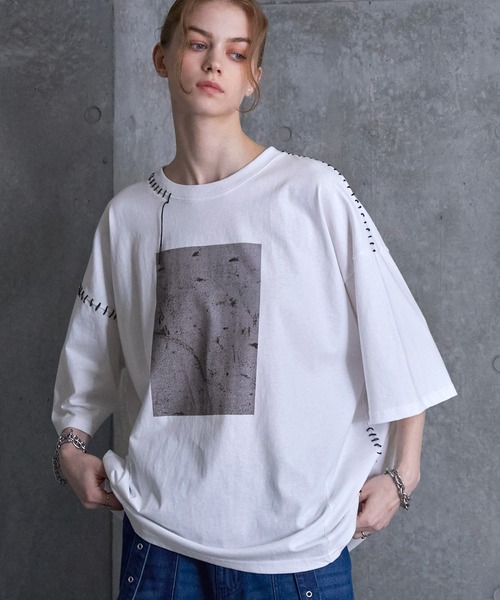 SERACE（セラス）の「【SERACE】Hand stitch loose graphic short sleeve t-shirt / ハンドステッチルーズグラフィック半袖Tシャツ（Tシャツ/カットソー・メンズ・グレイッシュブルー/ブラック/ホワイト・S/M/L）」の10枚目の写真