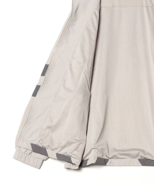 UMBRO(アンブロ)の「UMBRO アンブロ ライン ナイロンジャケット(ナイロンジャケット・メンズ・ブラック/グレー・M/L/XL)」の18枚目の写真
