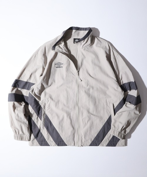 UMBRO(アンブロ)の「UMBRO アンブロ ライン ナイロンジャケット(ナイロンジャケット・メンズ・ブラック/グレー・M/L/XL)」の15枚目の写真