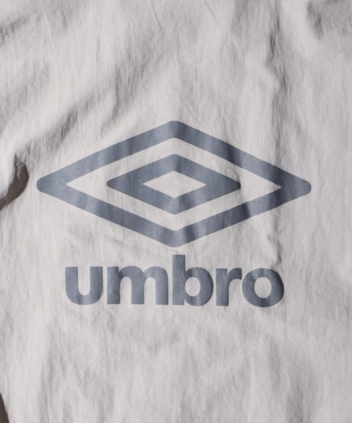 UMBRO(アンブロ)の「UMBRO アンブロ ライン ナイロンジャケット(ナイロンジャケット・メンズ・ブラック/グレー・M/L/XL)」の5枚目の写真