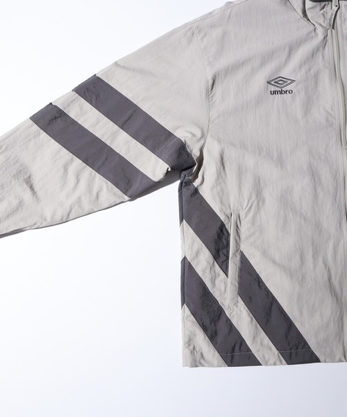 UMBRO(アンブロ)の「UMBRO アンブロ ライン ナイロンジャケット(ナイロンジャケット・メンズ・ブラック/グレー・M/L/XL)」の8枚目の写真