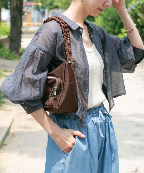 ITEMS URBANRESEARCH（アイテムズ アーバンリサーチ）の「シアークロップドボリュームスリーブシャツ（シャツ/ブラウス・レディース・オフホワイト/チャコールグレー/オレンジ/ベージュ/ミント・FREE）」の17枚目の写真