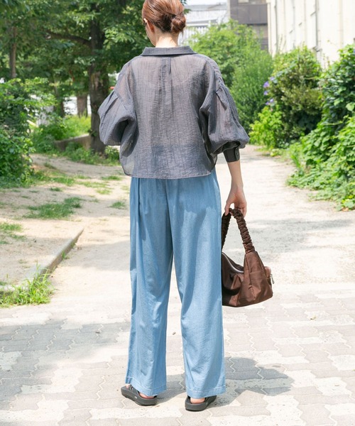 ITEMS URBANRESEARCH（アイテムズ アーバンリサーチ）の「シアークロップドボリュームスリーブシャツ（シャツ/ブラウス・レディース・オフホワイト/チャコールグレー/オレンジ/ベージュ/ミント・FREE）」の21枚目の写真