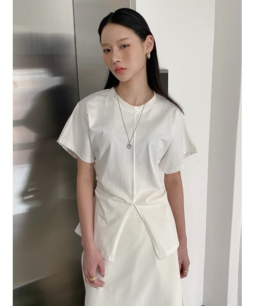 Didot.showroom(ディドット ショールーム)の「フロントワイドスリッドT(Tシャツ/カットソー・レディース・アイボリー/ブラック/グレー・FREE)」の2枚目の写真