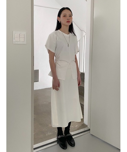 Didot.showroom(ディドット ショールーム)の「フロントワイドスリッドT(Tシャツ/カットソー・レディース・アイボリー/ブラック/グレー・FREE)」の10枚目の写真