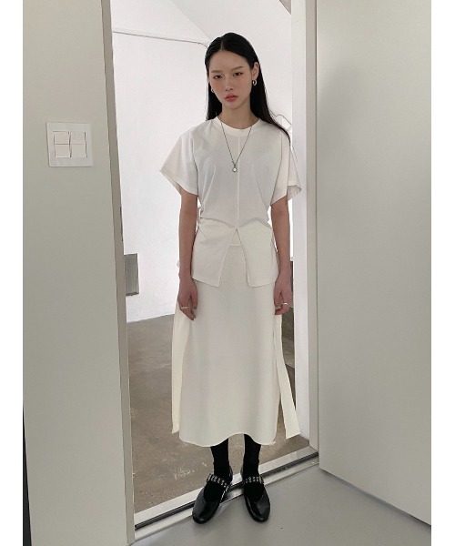 Didot.showroom(ディドット ショールーム)の「フロントワイドスリッドT(Tシャツ/カットソー・レディース・アイボリー/ブラック/グレー・FREE)」の7枚目の写真