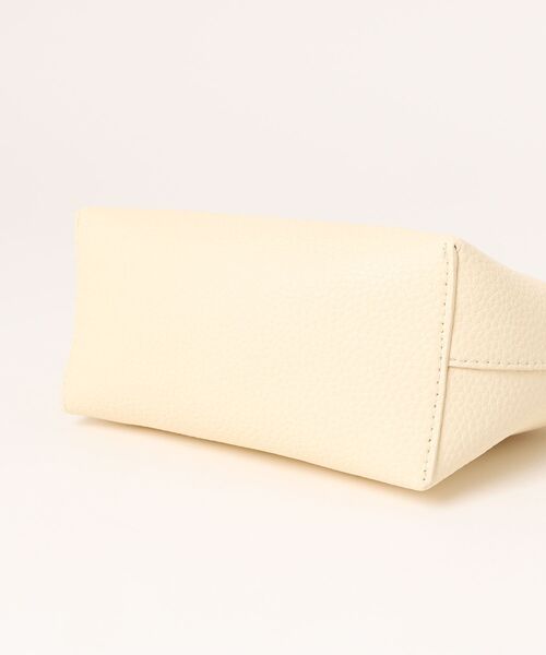 CHARLES & KEITH(チャールズ & キース)の「Beryl ベリル バケツバッグ(ショルダーバッグ・レディース・ライトイエロー/スミクロ/ライトベージュ/チョコ・M)」の19枚目の写真