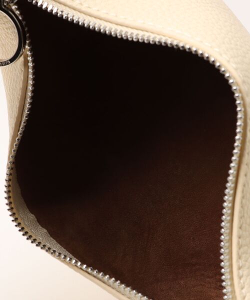CHARLES & KEITH(チャールズ & キース)の「Beryl ベリル バケツバッグ(ショルダーバッグ・レディース・ライトイエロー/スミクロ/ライトベージュ/チョコ・M)」の20枚目の写真
