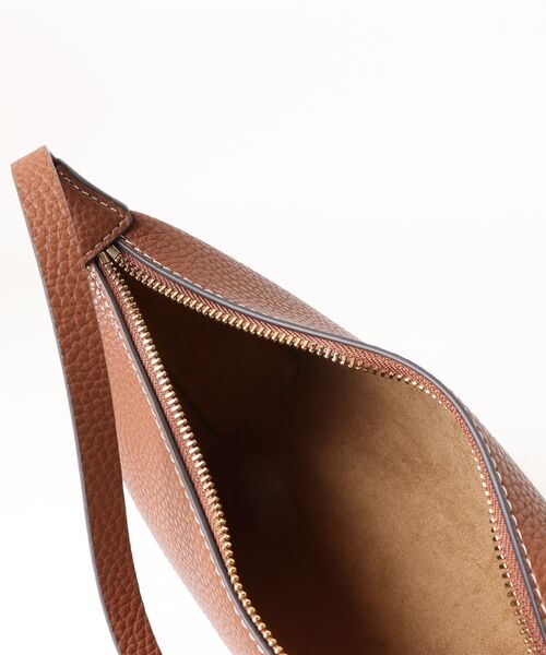 CHARLES & KEITH(チャールズ & キース)の「Beryl ベリル バケツバッグ(ショルダーバッグ・レディース・ライトイエロー/スミクロ/ライトベージュ/チョコ・M)」の11枚目の写真