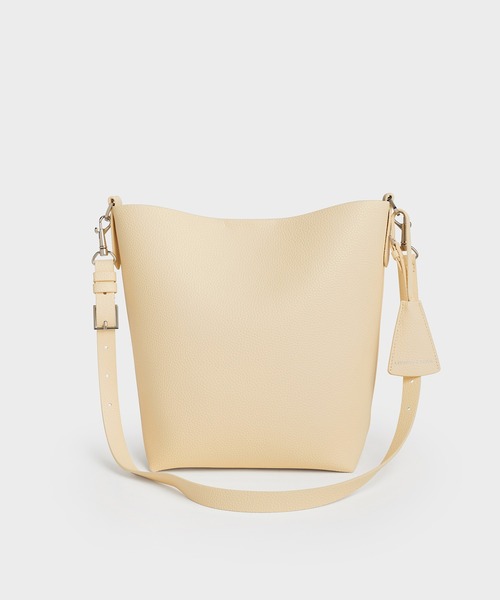 CHARLES & KEITH(チャールズ & キース)の「Beryl ベリル バケツバッグ(ショルダーバッグ・レディース・ライトイエロー/スミクロ/ライトベージュ/チョコ・M)」の14枚目の写真