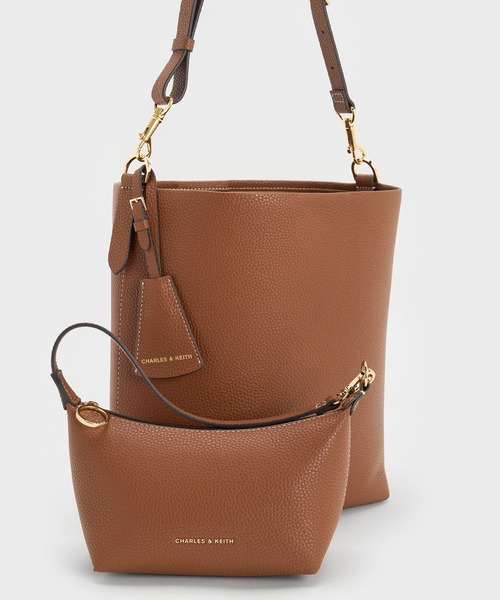CHARLES & KEITH(チャールズ & キース)の「Beryl ベリル バケツバッグ(ショルダーバッグ・レディース・ライトイエロー/スミクロ/ライトベージュ/チョコ・M)」の8枚目の写真