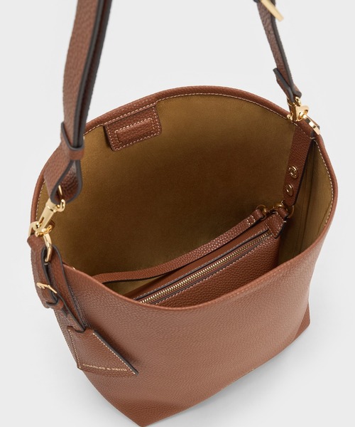 CHARLES & KEITH(チャールズ & キース)の「Beryl ベリル バケツバッグ(ショルダーバッグ・レディース・ライトイエロー/スミクロ/ライトベージュ/チョコ・M)」の9枚目の写真