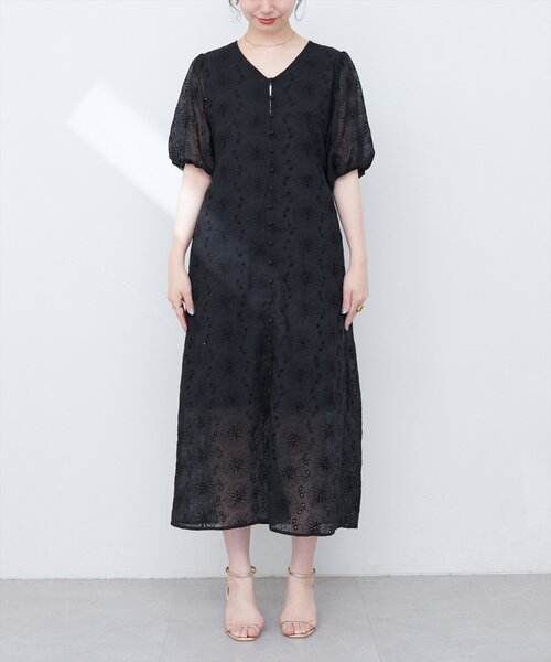 natural couture(ナチュラルクチュール)の「【WEB限定】お花刺繍フロント釦Vネックワンピース(ワンピース・レディース・アイボリー/ブラック/ブルー・FREE)」の22枚目の写真