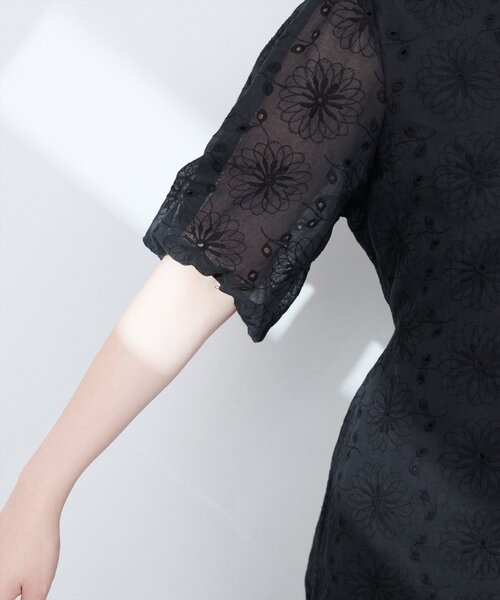 セール】【WEB限定】お花刺繍フロント釦Vネックワンピース