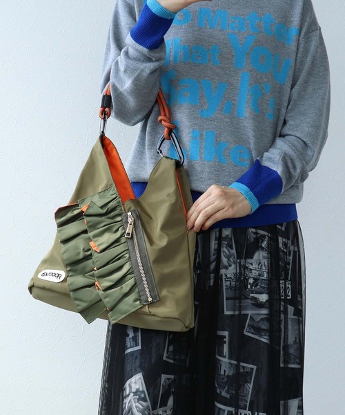 OUTDOOR PRODUCTS(アウトドアプロダクツ)の「【RISLEY×OUTDOOR PRODUCTS】miniトライアングルフリルバッグ(トートバッグ・レディース・カーキ/ブラック/シルバー・FREE)」の8枚目の写真