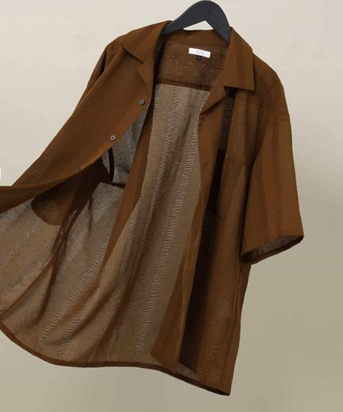 a.v.v（アーヴェヴェ）の「【イージーケア/速乾】カラミストライプオープンカラーシャツ半袖（シャツ/ブラウス・メンズ・ブラック/モカ/イエロー・46/48/50）」の2枚目の写真