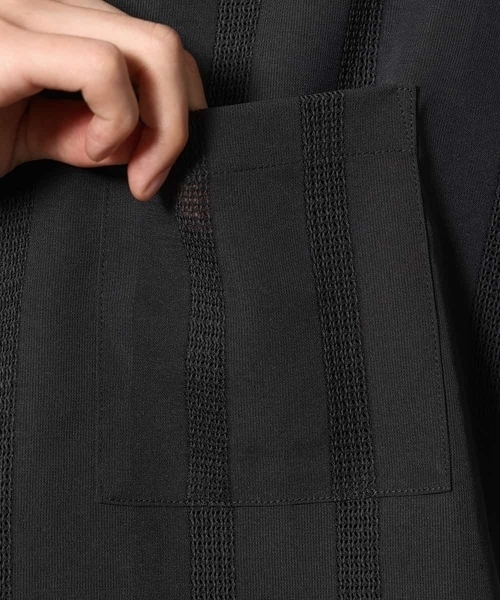 a.v.v（アーヴェヴェ）の「【イージーケア/速乾】カラミストライプオープンカラーシャツ半袖（シャツ/ブラウス・メンズ・ブラック/モカ/イエロー・46/48/50）」の4枚目の写真