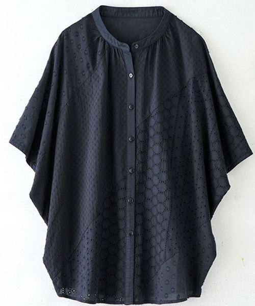 BELLUNA PLUS(ベルーナ)の「ゆったり綿100%刺しゅう切替チュニック(チュニック・レディース・ネイビー/ブルー/オフホワイト/フューシャピンク・M/L/XL/2XL)」の2枚目の写真