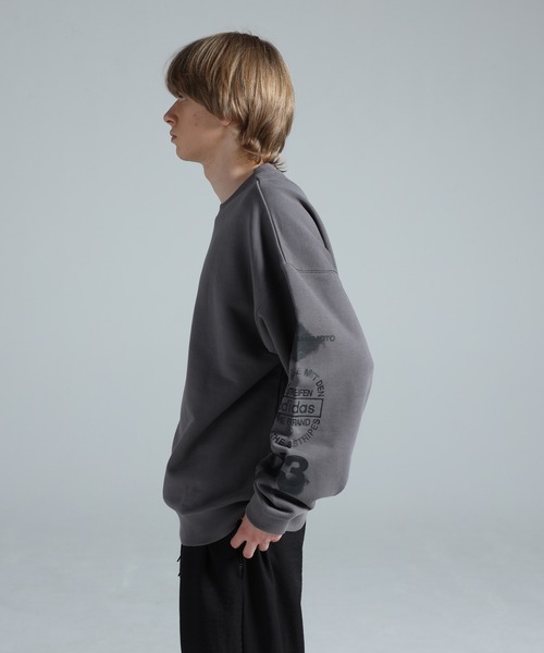 Y-3（ワイスリー）の「Y-3 GRAPHIC CREW SWEAT（スウェット・メンズ・グレー・XX-SMALL/X-SMALL/SMALL/MEDIUM/LARGE/X-LARGE/XX-LARGE）」の5枚目の写真
