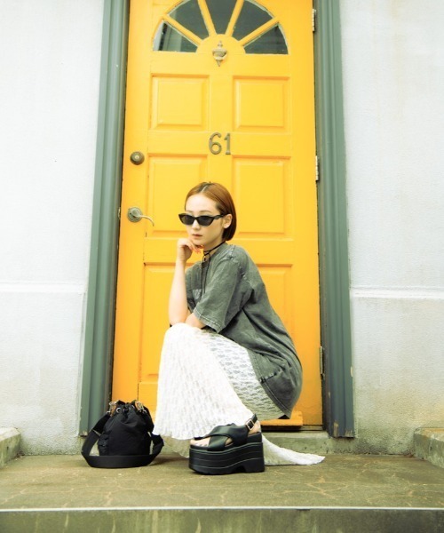 R&E(アールアンドイー)の「【R&E】パデッドクロスアッパー厚底サンダル(サンダル・レディース・アイボリー/ブラック・S/M/L/LL)」の18枚目の写真