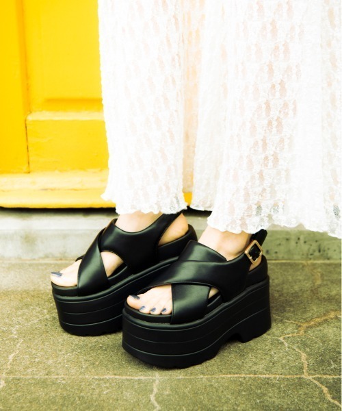 R&E(アールアンドイー)の「【R&E】パデッドクロスアッパー厚底サンダル(サンダル・レディース・アイボリー/ブラック・S/M/L/LL)」の21枚目の写真