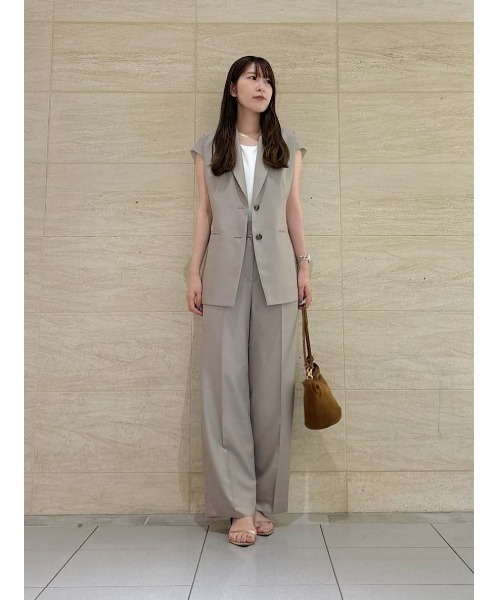 allureville(アルアバイル)の「エアリービエラタックパンツ(その他パンツ・レディース・ベージュ/アイボリー・1/2)」の16枚目の写真