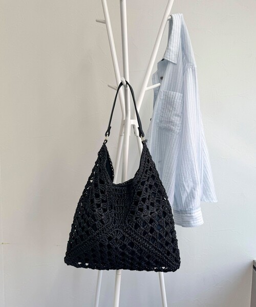fredy emue（フレディエミュ）の「ペーパー透かし編みワンショルバッグ（かごバッグ・レディース・ベージュ/ブラック・FREE）」の3枚目の写真