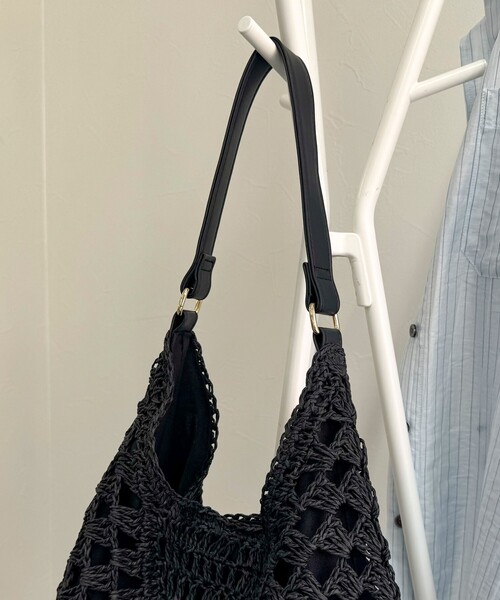 fredy emue（フレディエミュ）の「ペーパー透かし編みワンショルバッグ（かごバッグ・レディース・ベージュ/ブラック・FREE）」の9枚目の写真