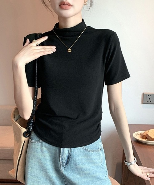 maison de LATIR（メゾンドラティール）の「上品な華やかさ纏う半袖ハイネックトップス（Tシャツ/カットソー・レディース・ホワイト/ブラウン/ブラック/カーキ・FREE）」の3枚目の写真