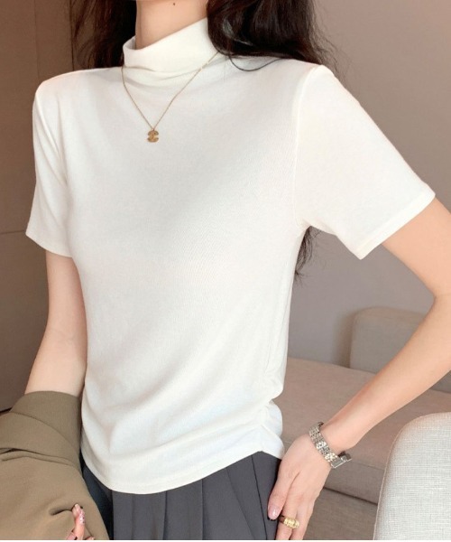 maison de LATIR（メゾンドラティール）の「上品な華やかさ纏う半袖ハイネックトップス（Tシャツ/カットソー・レディース・ホワイト/ブラウン/ブラック/カーキ・FREE）」の8枚目の写真