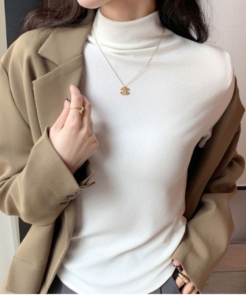 maison de LATIR（メゾンドラティール）の「上品な華やかさ纏う半袖ハイネックトップス（Tシャツ/カットソー・レディース・ホワイト/ブラウン/ブラック/カーキ・FREE）」の9枚目の写真