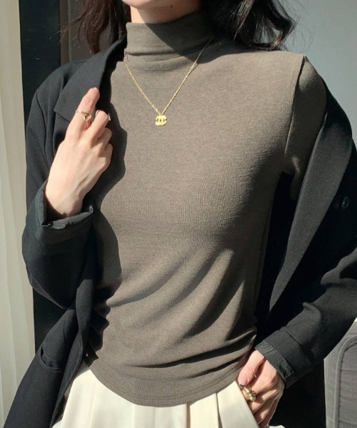maison de LATIR（メゾンドラティール）の「上品な華やかさ纏う半袖ハイネックトップス（Tシャツ/カットソー・レディース・ホワイト/ブラウン/ブラック/カーキ・FREE）」の16枚目の写真
