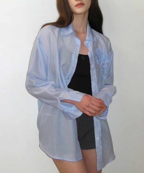 CRANK(クランク)の「【CRANK】FLOWER STRIPED SHEER SHIRT / 【クランク】フラワーストライプボーダーシアー長袖シャツ(シャツ/ブラウス・レディース・ホワイト/ピンク/ブルー・ONE SIZE)」の3枚目の写真