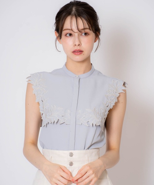 NOELA(ノエラ)の「刺繍カラーブラウス(シャツ/ブラウス・レディース・ベージュ/サックスブルー/オフホワイト・フリー)」の3枚目の写真