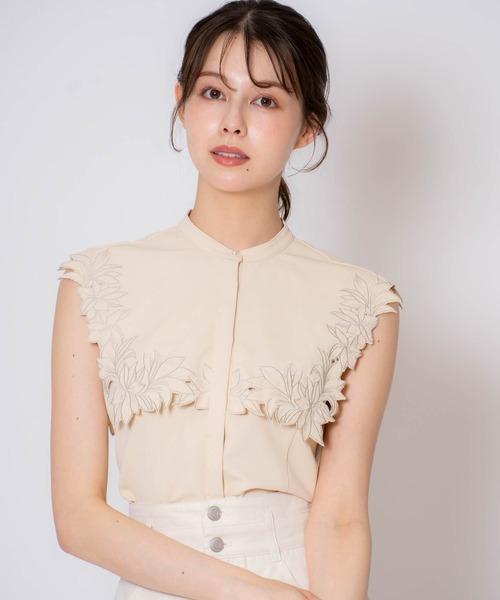 NOELA(ノエラ)の「刺繍カラーブラウス(シャツ/ブラウス・レディース・ベージュ/サックスブルー/オフホワイト・フリー)」の16枚目の写真