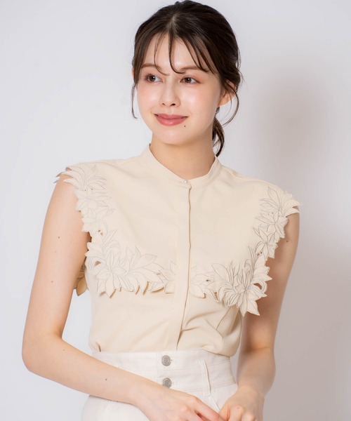 NOELA(ノエラ)の「刺繍カラーブラウス(シャツ/ブラウス・レディース・ベージュ/サックスブルー/オフホワイト・フリー)」の15枚目の写真