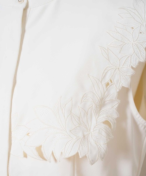 NOELA(ノエラ)の「刺繍カラーブラウス(シャツ/ブラウス・レディース・ベージュ/サックスブルー/オフホワイト・フリー)」の7枚目の写真