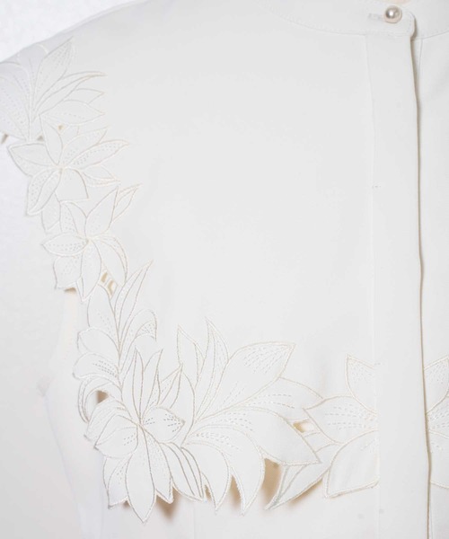 NOELA(ノエラ)の「刺繍カラーブラウス(シャツ/ブラウス・レディース・ベージュ/サックスブルー/オフホワイト・フリー)」の6枚目の写真