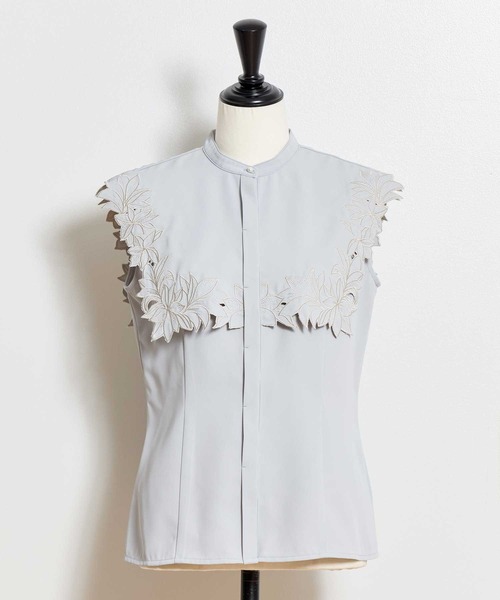 NOELA(ノエラ)の「刺繍カラーブラウス(シャツ/ブラウス・レディース・ベージュ/サックスブルー/オフホワイト・フリー)」の5枚目の写真