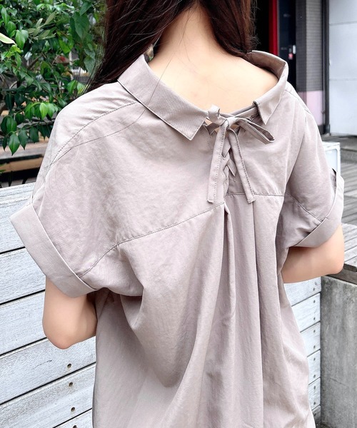 INGNI（イング）の「【WEB限定】【半袖】多種ボタン後ろレースアップタケノコタックシャツ（シャツ/ブラウス・レディース・オフホワイト/グレー系その他/イエロー系その他5/ブラック系1/ネイビー系2/サックスブルー系8・M）」の4枚目の写真