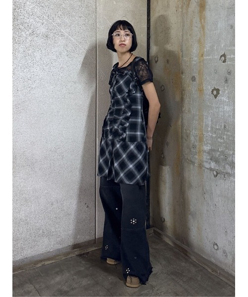 SLY(スライ)の「CUT LACE EMBROIDERY T/SH カット レース エンブロイダリー Tシャツ 夏服 秋服 半袖 シアートップス(Tシャツ/カットソー・レディース・ブラック/ベージュ・FREE)」の17枚目の写真