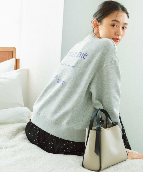組曲(クミキョク)の「バックプリント裏毛 プルオーバー(Tシャツ/カットソー・レディース・ライトグレー系/ブラック系・S2)」の3枚目の写真