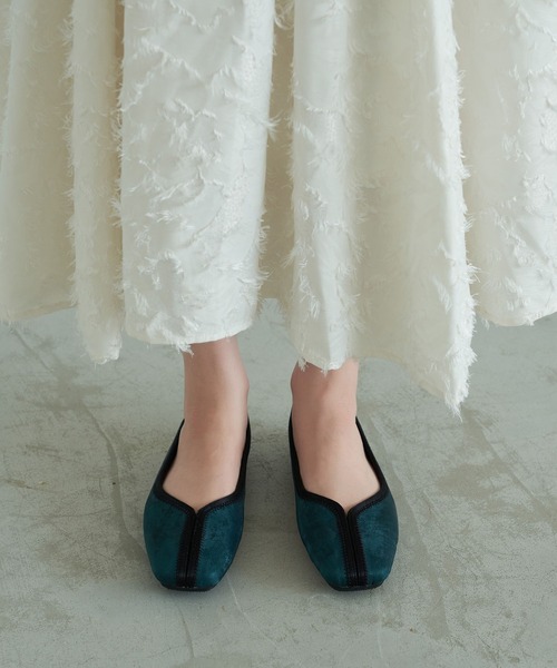 carino（カリーノ）の「スクエアトゥ切り替えデザインフラットパンプス（パンプス・レディース・ライム/シルバー/ブラック/ダークベージュ・24cm/23.5cm/23cm/22.5cm/24.5cm）」の7枚目の写真