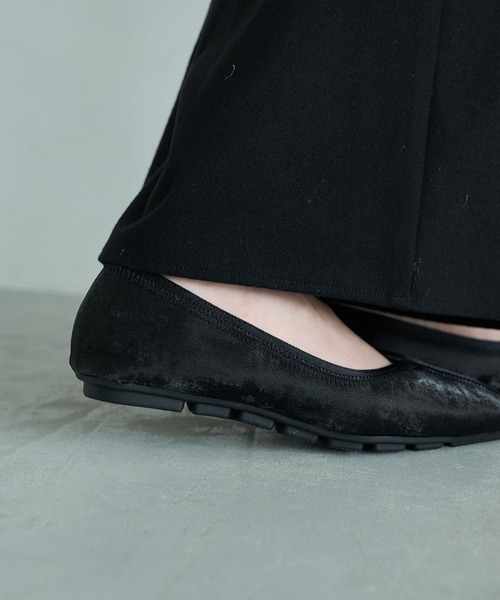 carino（カリーノ）の「スクエアトゥ切り替えデザインフラットパンプス（パンプス・レディース・ライム/シルバー/ブラック/ダークベージュ・24cm/23.5cm/23cm/22.5cm/24.5cm）」の10枚目の写真