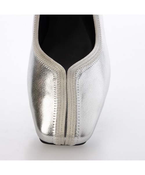 carino（カリーノ）の「スクエアトゥ切り替えデザインフラットパンプス（パンプス・レディース・ライム/シルバー/ブラック/ダークベージュ・24cm/23.5cm/23cm/22.5cm/24.5cm）」の17枚目の写真