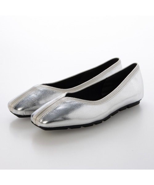 carino（カリーノ）の「スクエアトゥ切り替えデザインフラットパンプス（パンプス・レディース・ライム/シルバー/ブラック/ダークベージュ・24cm/23.5cm/23cm/22.5cm/24.5cm）」の12枚目の写真