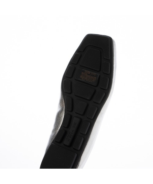 carino（カリーノ）の「スクエアトゥ切り替えデザインフラットパンプス（パンプス・レディース・ライム/シルバー/ブラック/ダークベージュ・24cm/23.5cm/23cm/22.5cm/24.5cm）」の16枚目の写真