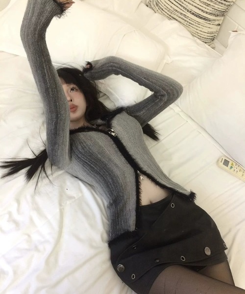 ViViDAY(ビビデー)の「ダブルジップニットトップス(ニット/セーター・レディース・グレー/グリーン・M)」の4枚目の写真